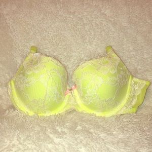 Victoria’s Secret Bra—BRAND NEW